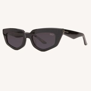 USED - DEZI On Read Black Sunglasses